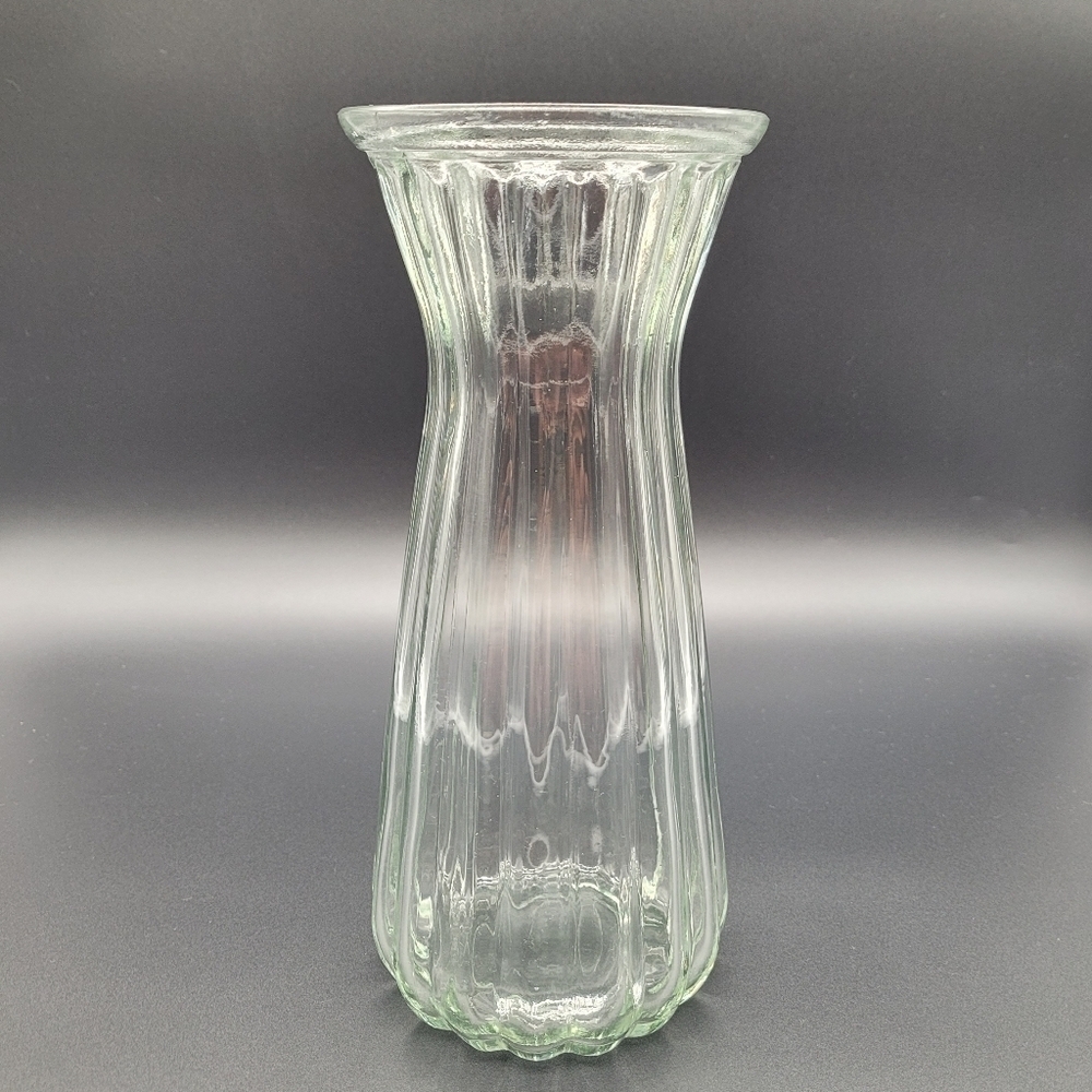 Clear Ribbed Glass Flower Vase - Picture 1 of 6